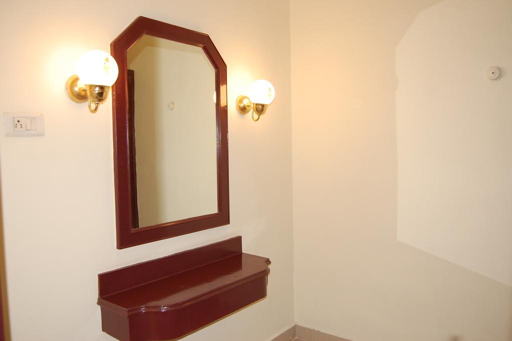 Hotel Orange Blossom Tiruchirappalli Exterior foto